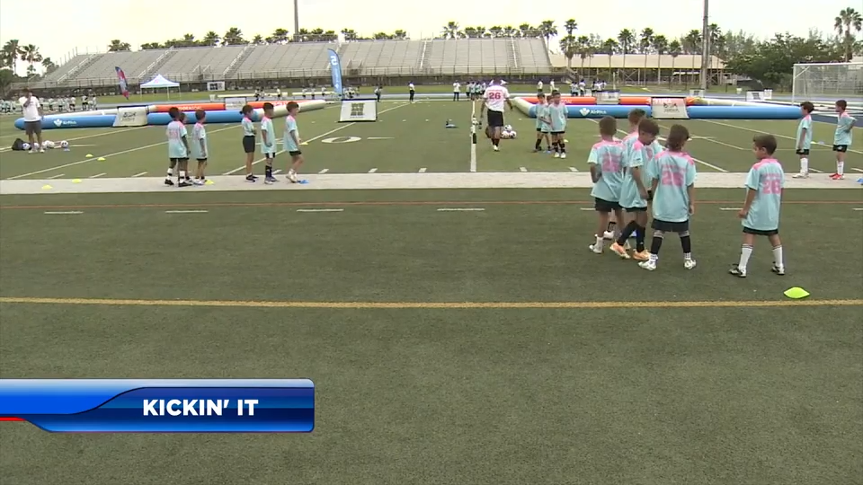 FIFA Host Committee holds youth soccer clinic at Tropical Pa