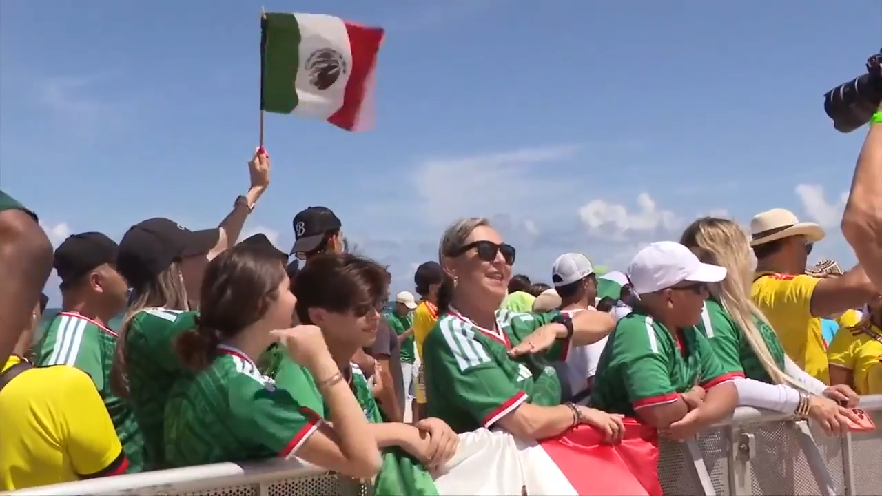 Thousands pack sands of Miami Beach to celebrate s