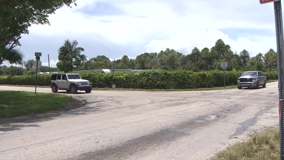 1 hospitalized after lightning strike hits trailer in SW Miami-Dade