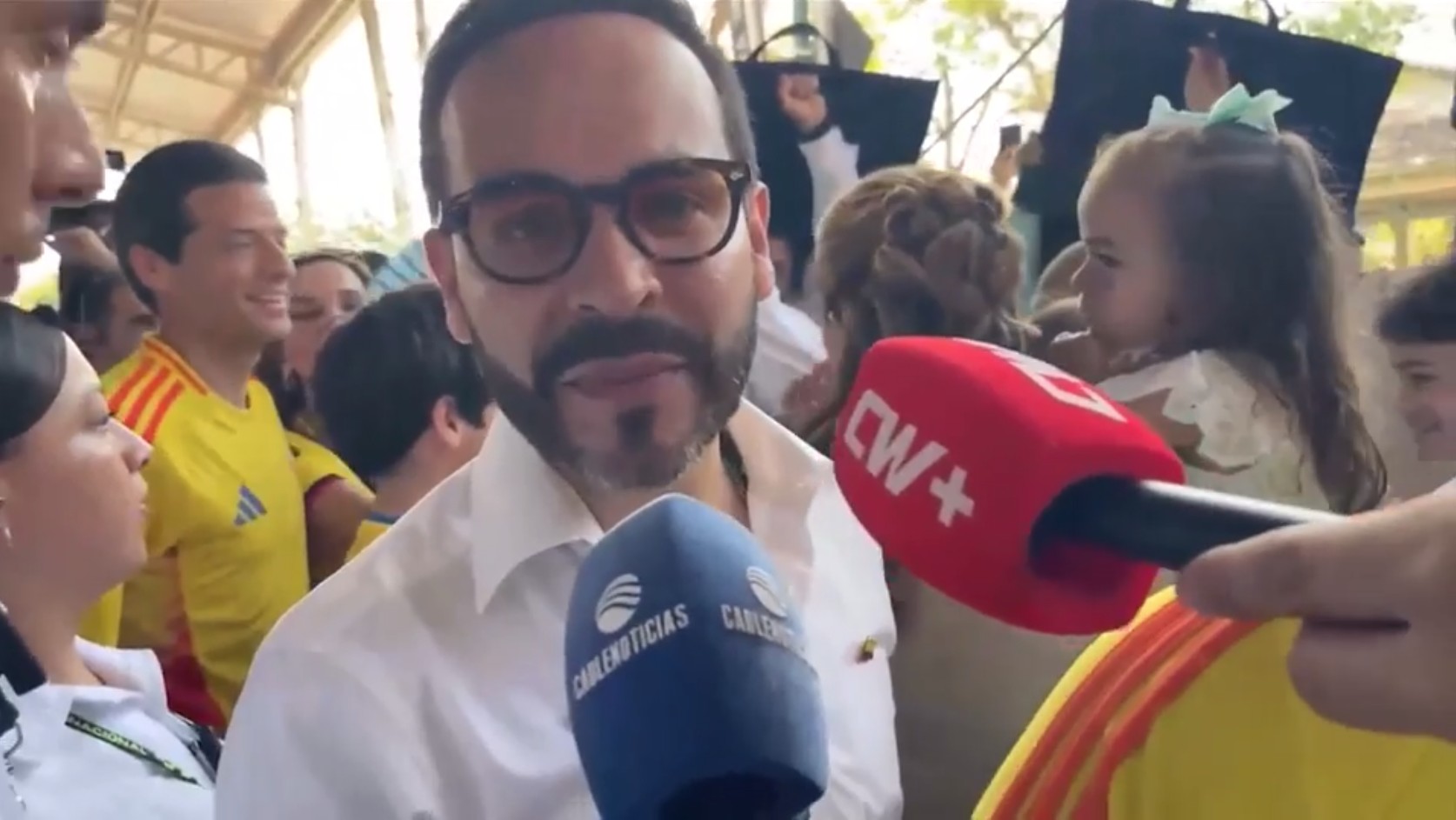 Pro-Trump candidate pulls ahead in Colombia presidential vote as ruling party sows doubt in results