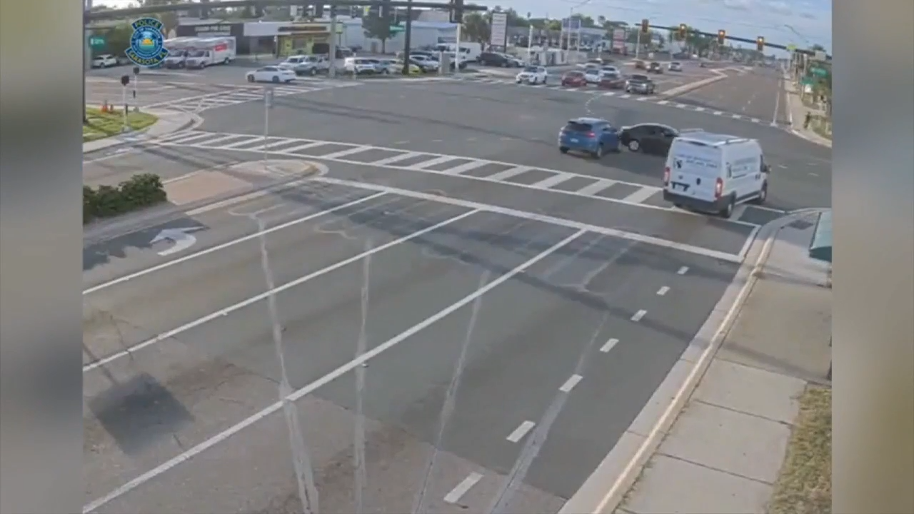 Sarasota driver ticketed after narrowly avoiding crash by running red light