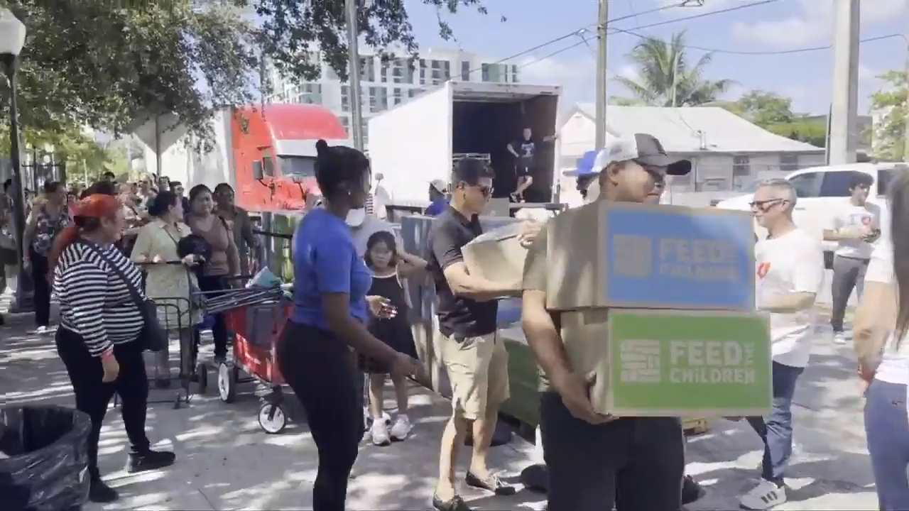 Hundreds line up for food, hygiene product distribution by volunteers at Jose Martí Park