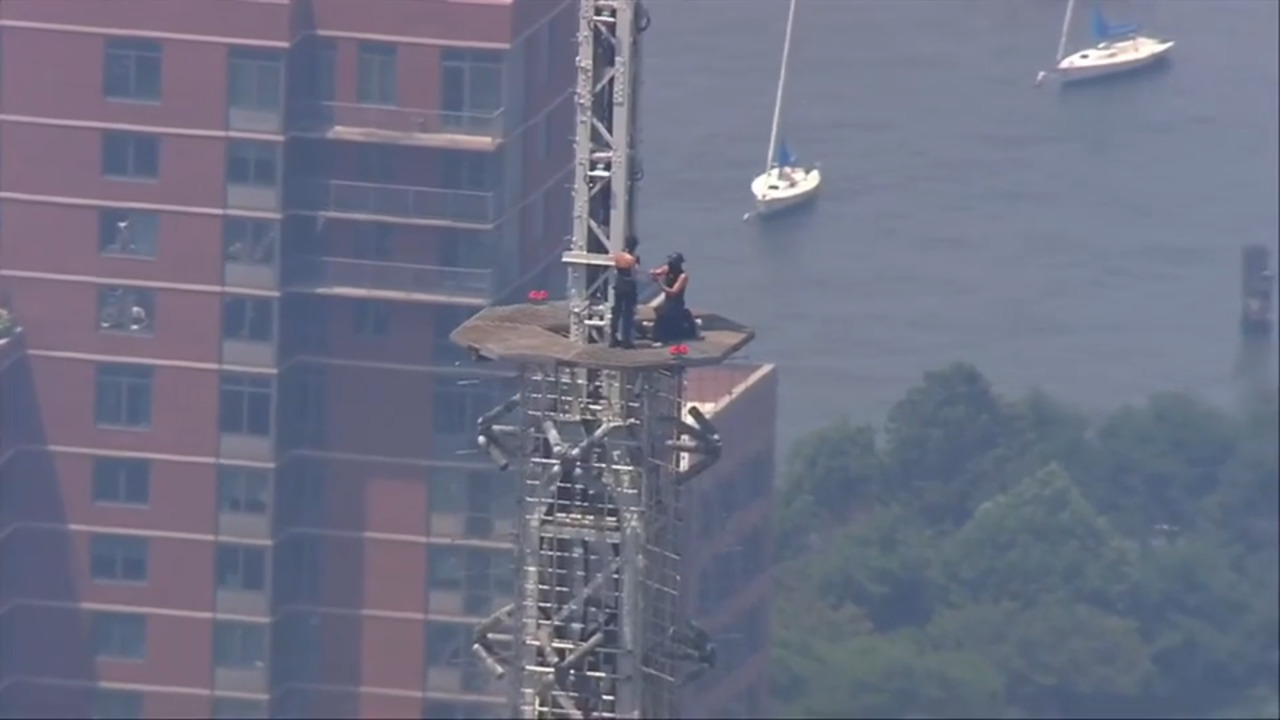 Couple charged with felonies for Empire State Building climb-turned-proposal