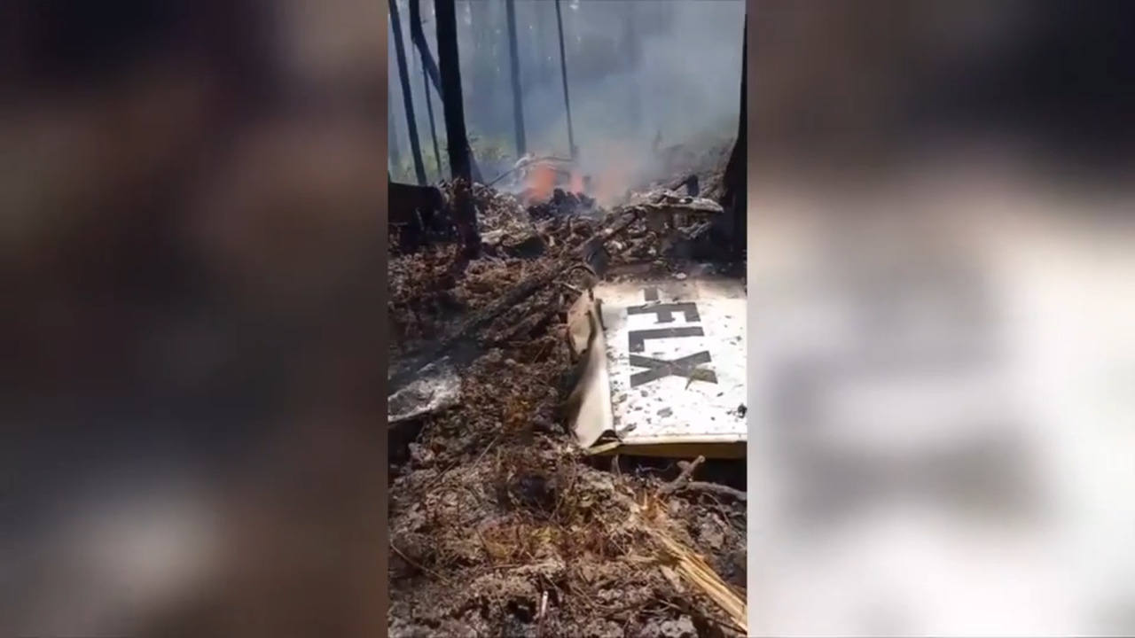 10 killed after small plane crashes in the Bahamas