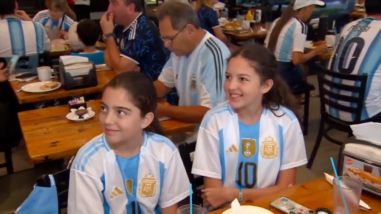 Argentina fans gather at Manolo in Miami Beach ahead of World Cup semifinal versus England