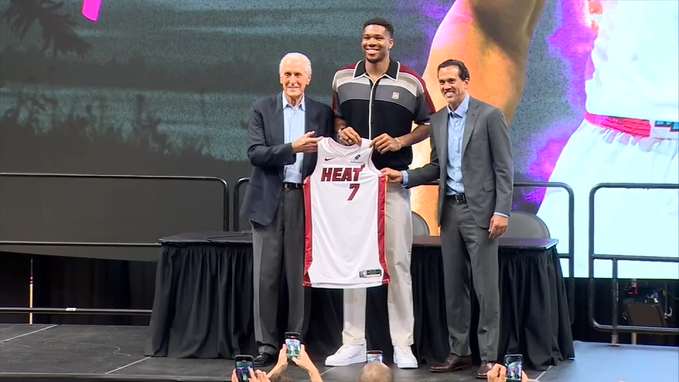 Giannis embraces pressure to bring title to Miami during introduction with Heat