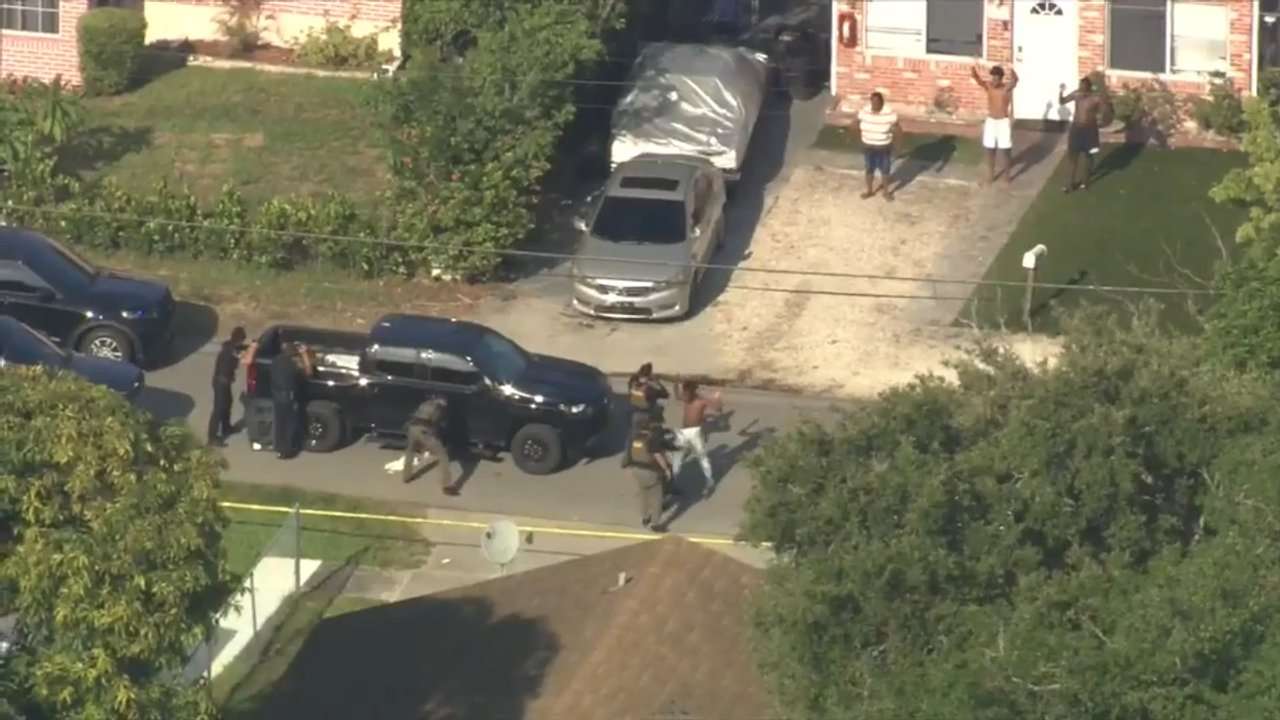 Pursuit of stolen car in Hallandale Beach ends in police-involved crash in Hollywood, 2 detained in Fort Lauderdale