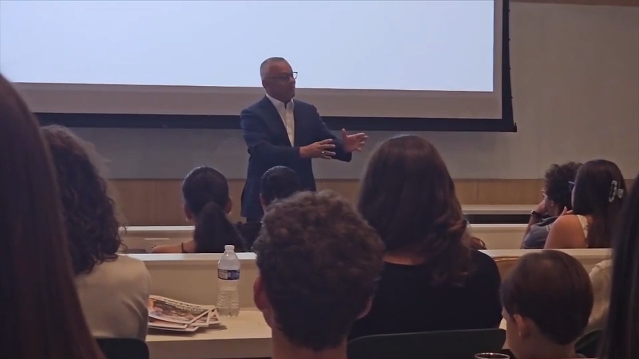 wsvn.com - Litzy Grijalba - High schoolers gain newsroom experience through 7News' Craig Stevens at UM workshop - WSVN 7News | Miami News, Weather, Sports | Fort Lauderdale