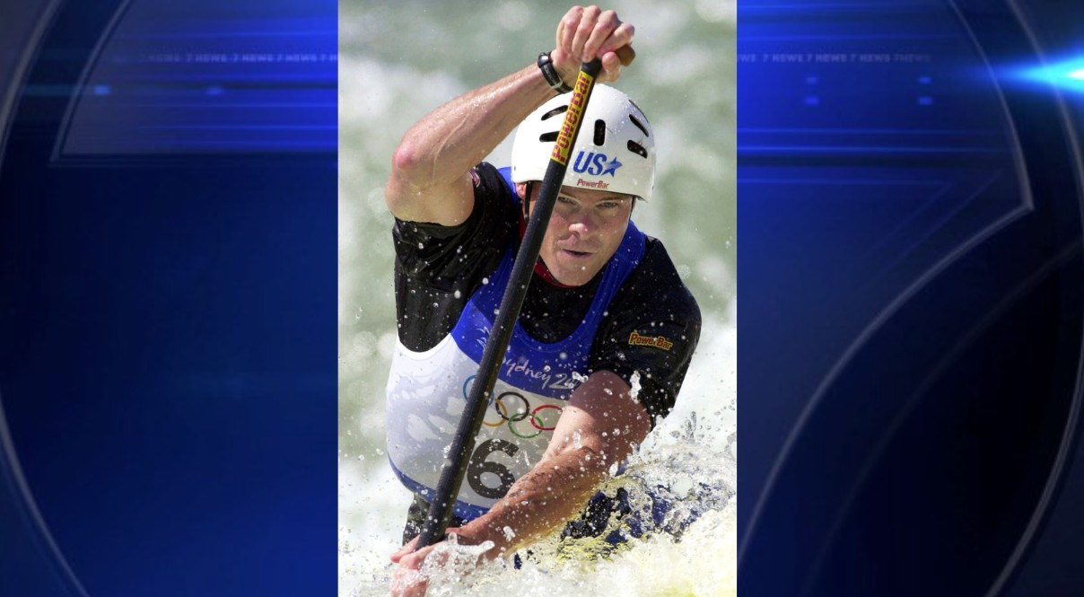 Olympic canoeist David Hearn pleads not guilty to Reflecting Pool damage