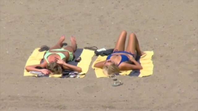 Tanning is getting hot again. Here’s what it really does to your skin