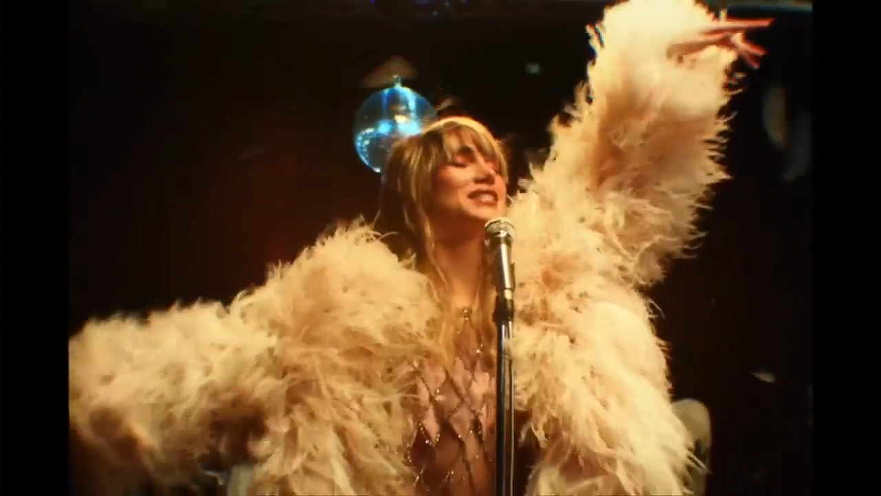 Suki Waterhouse Discusses ‘Loveland’ Album, Maternal Influence on New Music