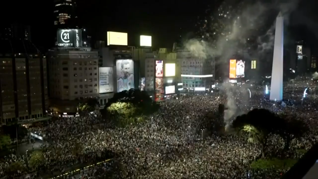Tens of thousands of Argentine soccer fans celebrate their team’s World Cup semifinal victory