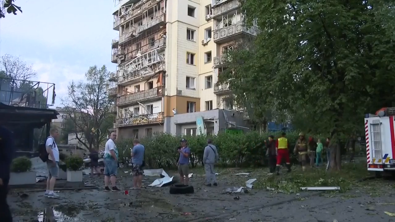 Russian Missile Attack Strikes Kyiv, Killing One and Injuring 16