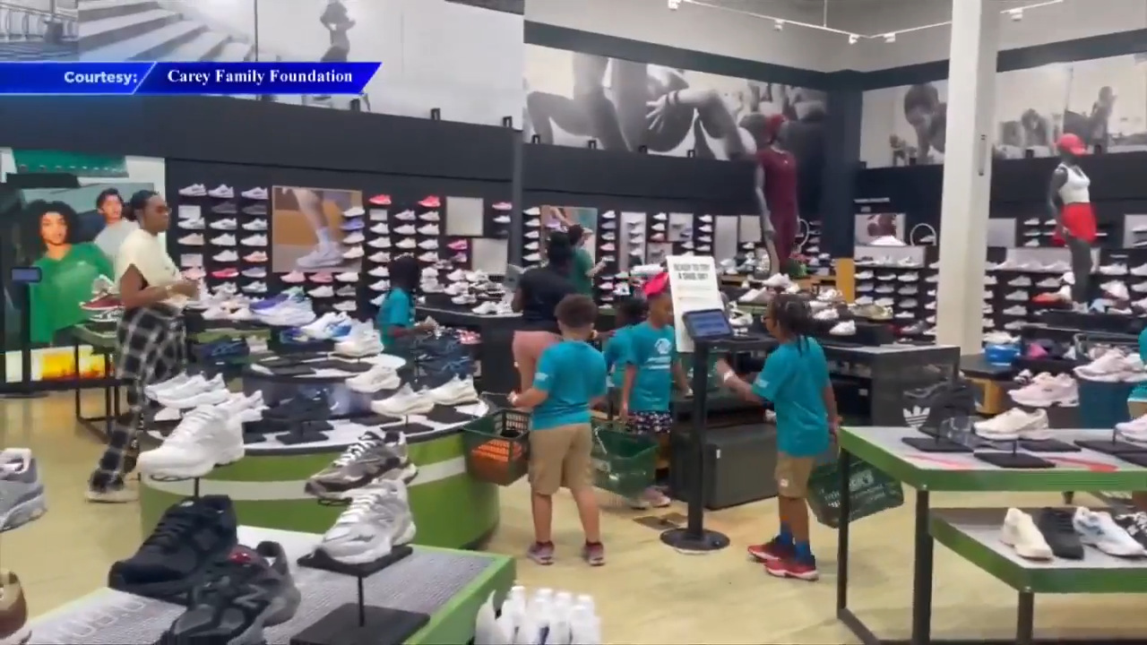 Former Dolphins, Hurricanes player takes South Florida students on back-to-school shopping spree