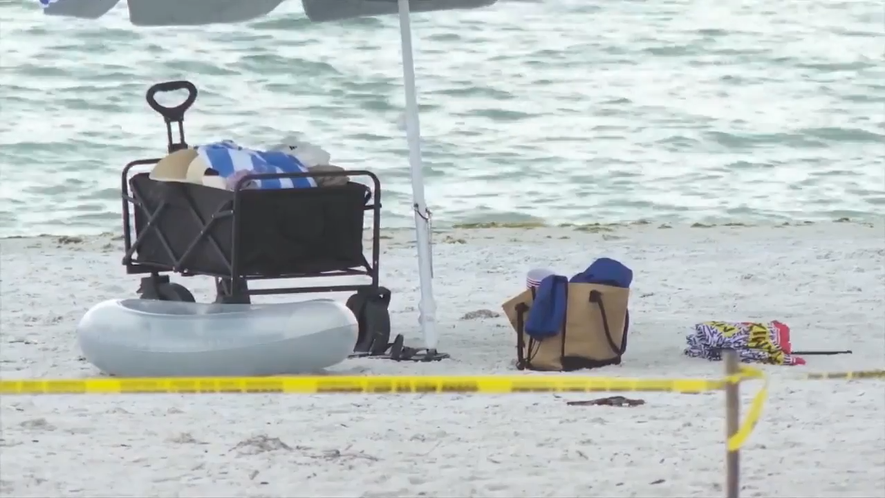 1 dead, 3 hospitalized after swimmers struck by lightning at Fort Myers beach