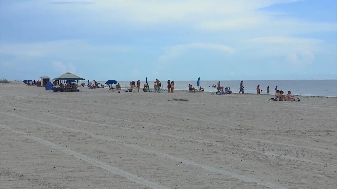 Witnesses recount seeing storm on Fort Myers beach that left 1 dead, 3 hospitalized after lightning strike