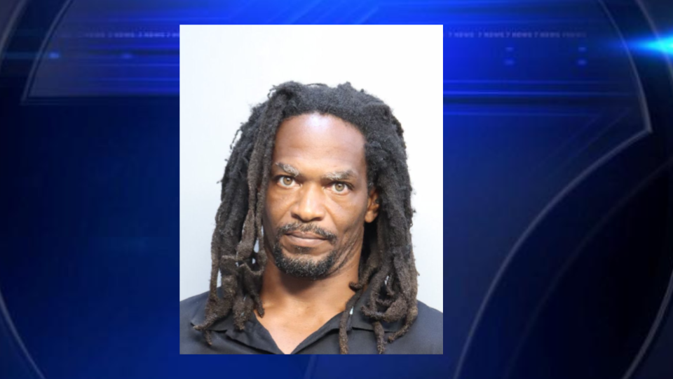 Former LSU football standout accused of threatening bus passenger with blade on Miami Beach