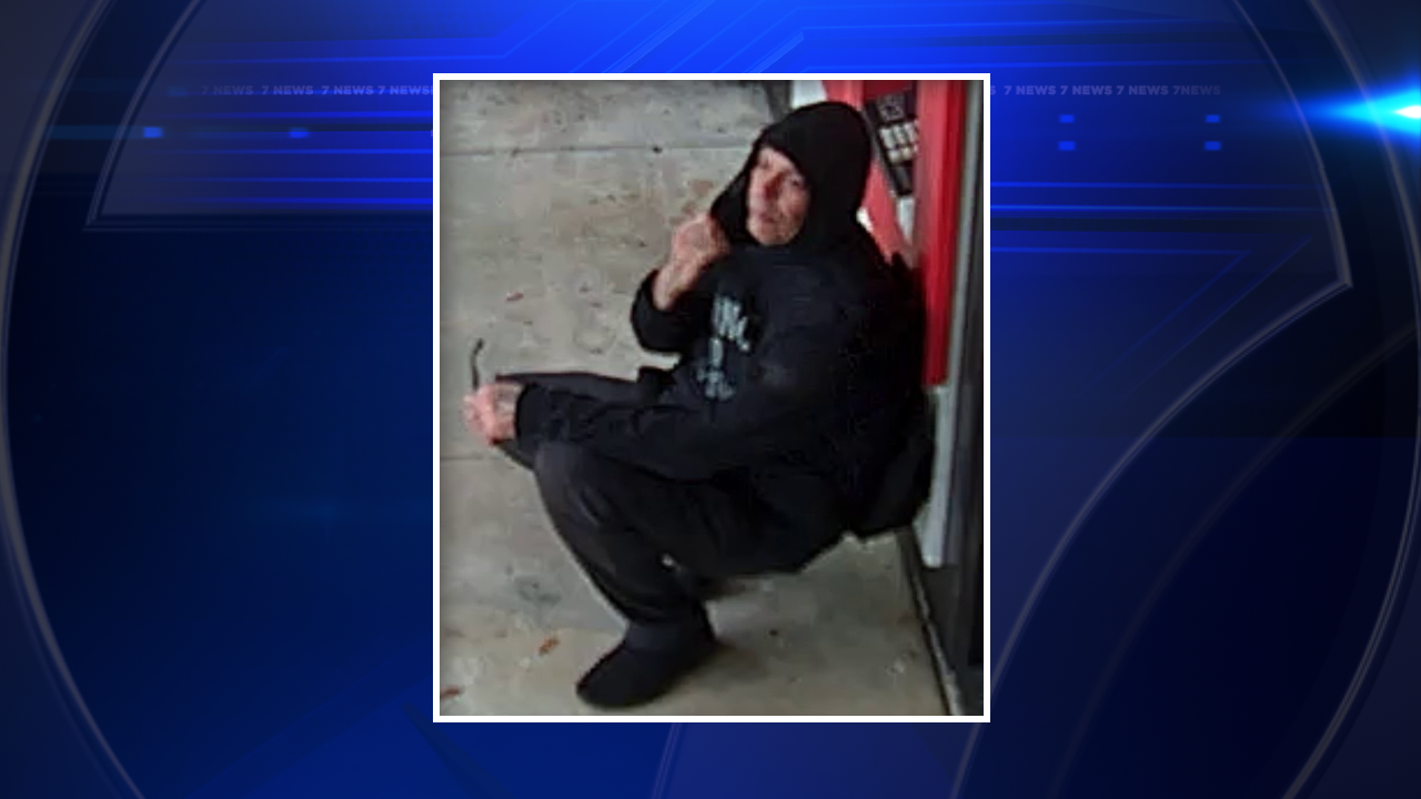 FBI releases photos of suspect in Miami Lakes Wells Fargo bank robbery