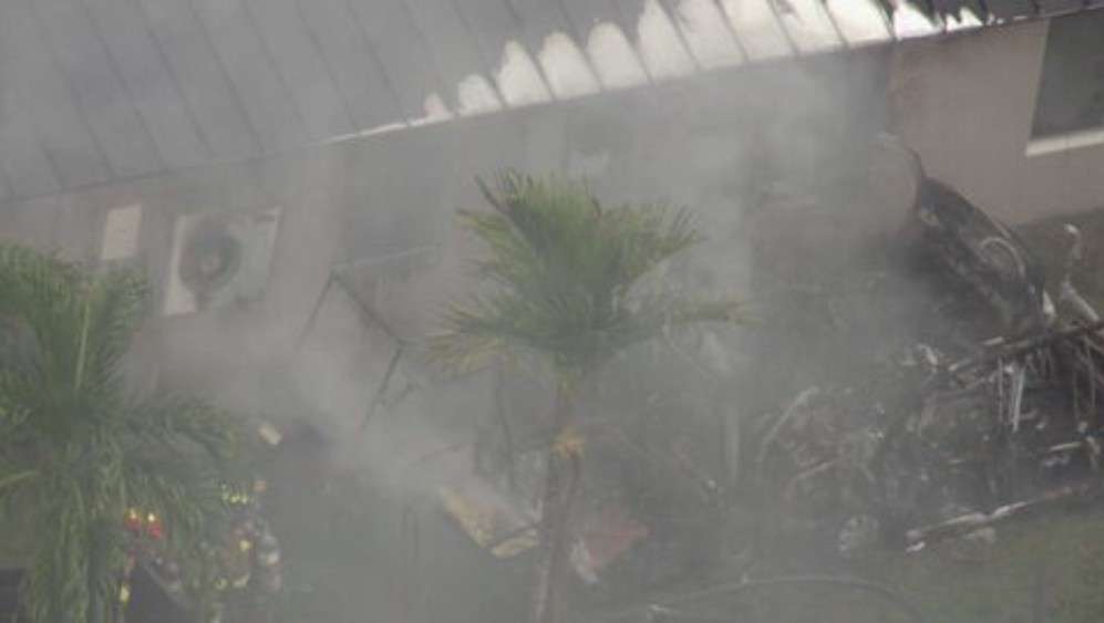 COOPER CITY, FLA. (WSVN) - Fire crews are working to get the upper hand on a fire that erupted in Cooper City. Broward Sheriff’s Fire<a class="excerpt-read-more" href="https://wsvn.com/news/local/broward/2-golf-carts-erupt-in-flames-next-to-cooper-city-home/">Read More</a>