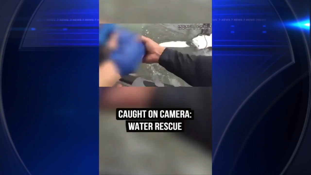 Bodycam video captures Miami Police officers rescuing family of 4 after boat overturns in Biscayne Bay