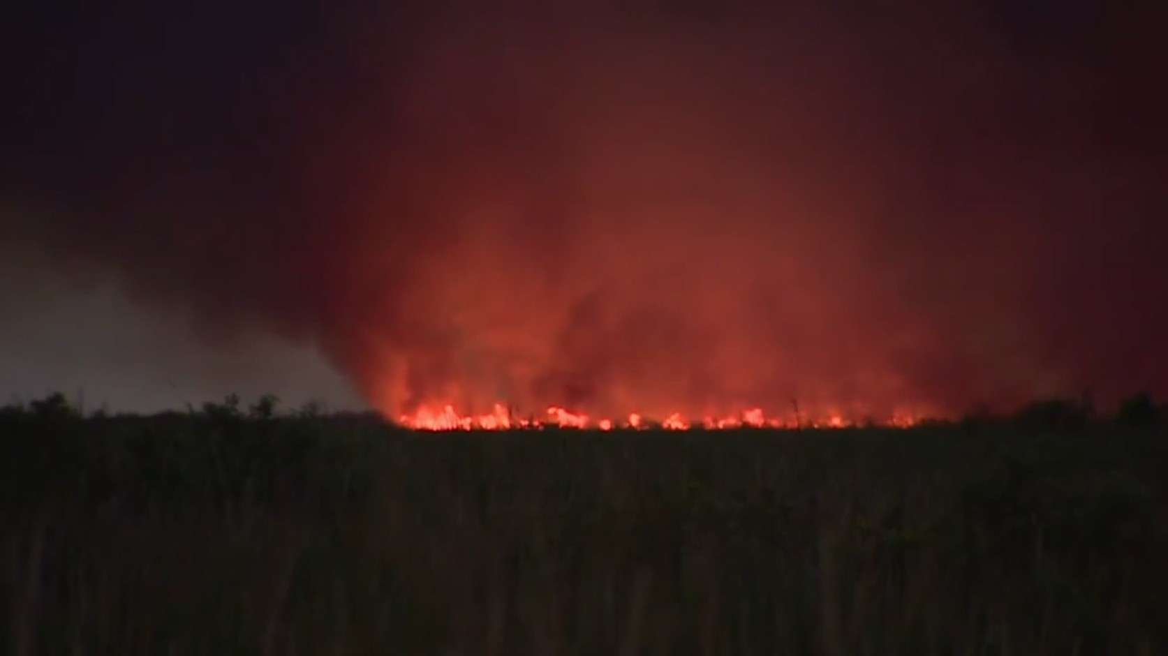 SOUTHWEST MIAMI-DADE, FLA. (WSVN) - Crews are trying to get the upper hand on a grass fire that sparked in Southwest Miami-Dade.Miami-Dade Fire Rescue units,<a class="excerpt-read-more" href="https://wsvn.com/news/local/miami-dade/grass-fire-in-sw-miami-dade-burns-over-750-acres-is-0-contained-no-structures-threatened/">Read More</a>