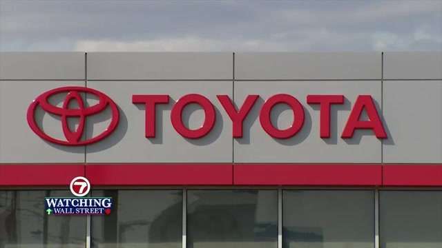 Toyota recalls 655K Camrys over display error that may deactivate turn signals and other indicators