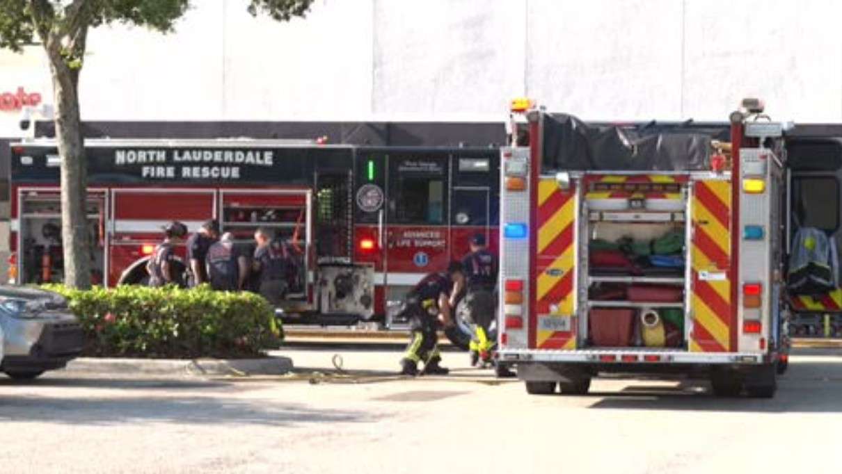 North Lauderdale supermarket evacuated after gas leak leads to kitchen fire; no injuries - WSVN 7News | Miami News, Weather, Sports | Fort Lauderdale