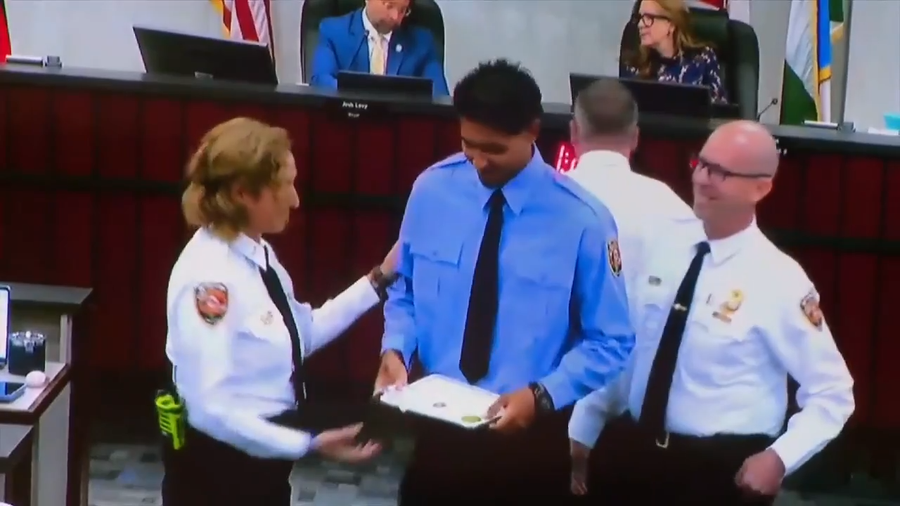 wsvn.com - Jayme Berezdivin - Hollywood lifeguard honored by officials for saving 3 family members after their tube crashed into a boat in Aruba - WSVN 7News | Miami News, Weather, Sports | Fort Lauderdale