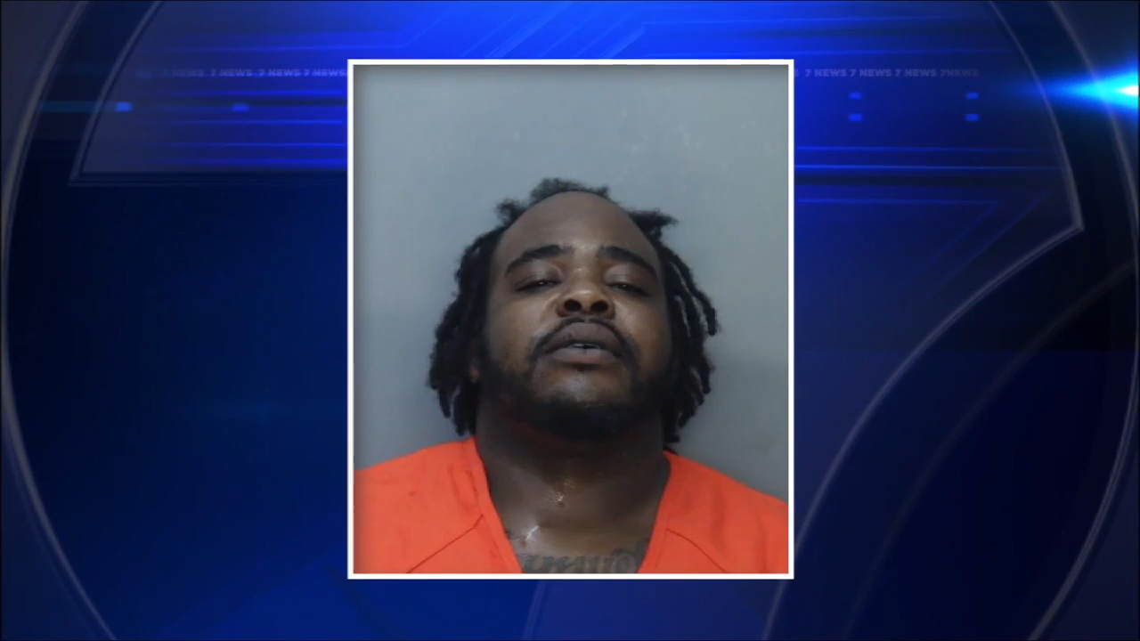 Restaurant owner recounts events that led to a man arrested after refusing to leave Miami restaurant