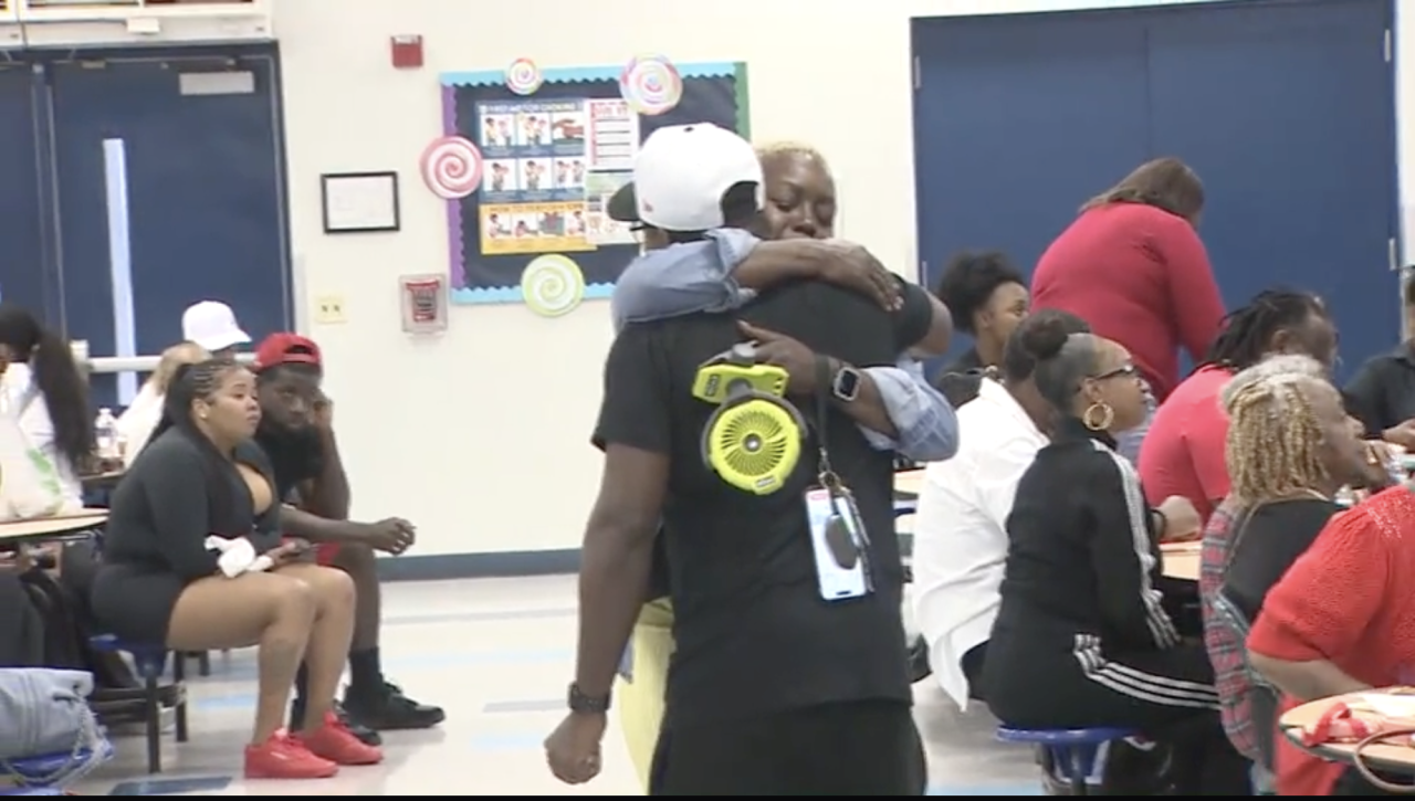 MARGATE, FLA. (WSVN) - A community in mourning honored the lives of a mother and daughter killed by a lightning strike.The sudden death occurred last<a class="excerpt-read-more" href="https://wsvn.com/news/local/broward/community-gathers-to-honor-mother-daughter-killed-by-lightning-strike-in-margate/">Read More</a>