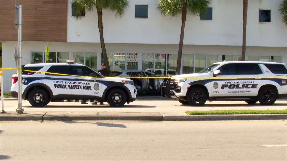 1 dead after SUV strikes pedestrian in Fort Lauderdale