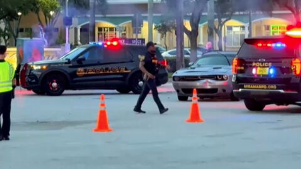 3 children hospitalized after being struck in Miramar; EB Miramar Parkway, SB Douglas Road closed