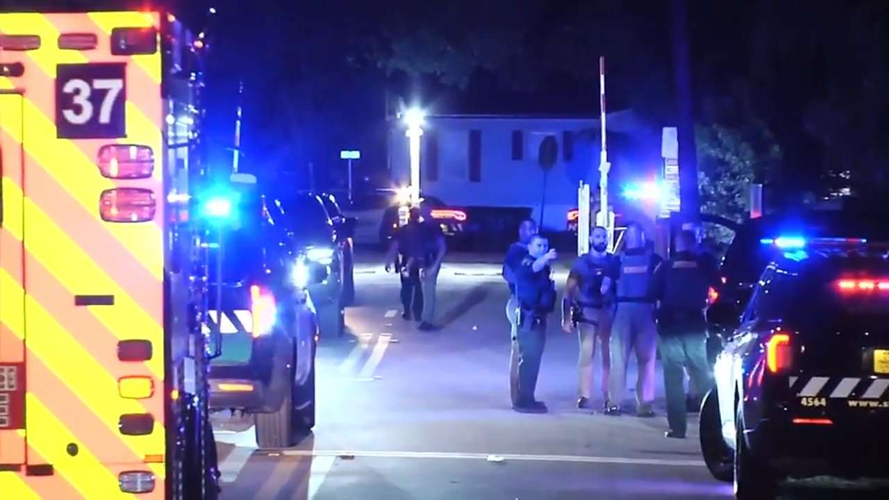 Police investigating after neighbors hear shots at Lauderdale Lakes mobile home park