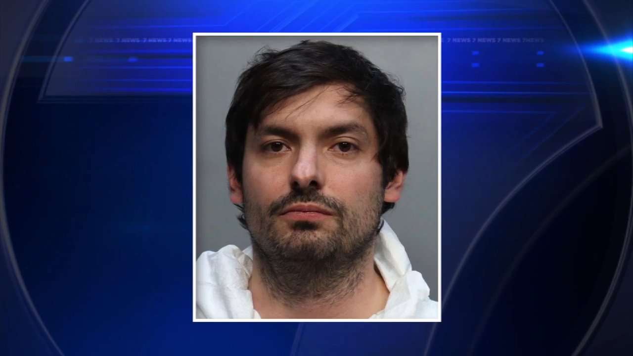Man arrested after stabbing mother at Brickell high-rise, police say ...