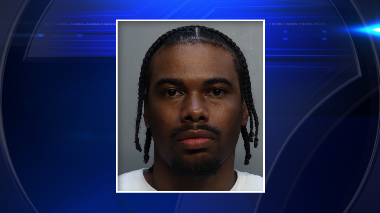 Man arrested for hitting 11-year-old girl with dirt bike while fleeing police on Ocean Drive