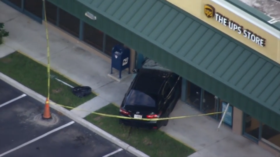 Driver crashes into UPS Store in Lighthouse Point; no injuries reported - WSVN 7...