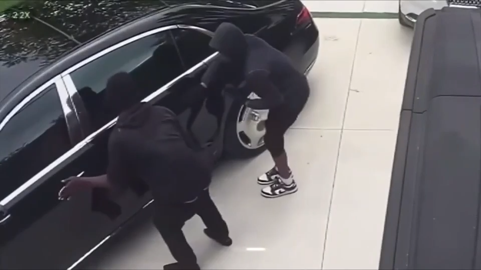 Burglars’ Attempt to Steal Luxury Cars Foiled in Miami Beach