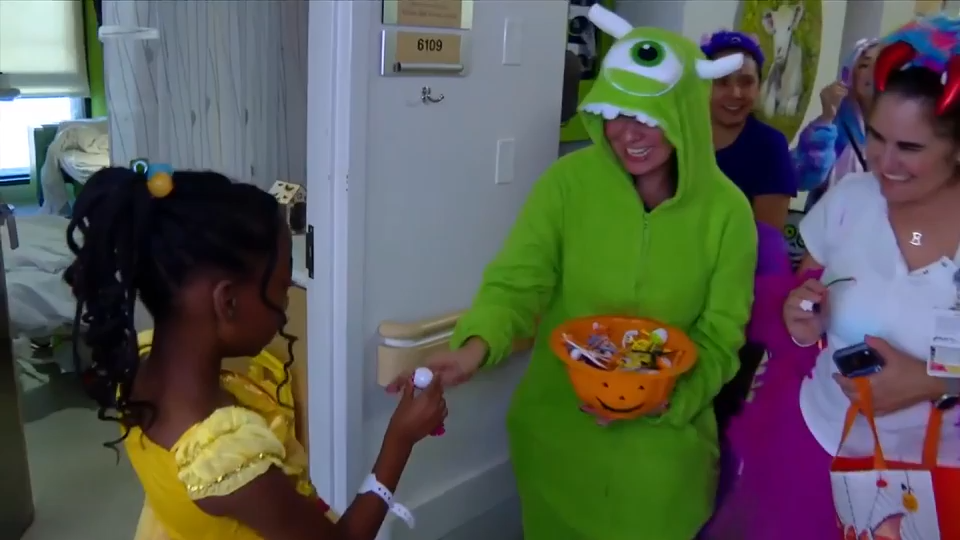Holtz Children’s Hospital brings early Halloween treat for young patients