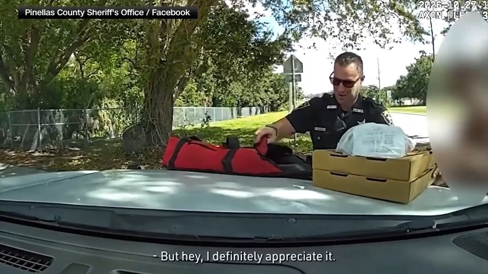 Pinellas County deputy drops off pizza order after delivery driver gets into car crash